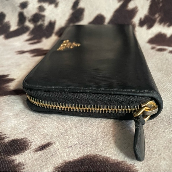 Prada Black Leather Zippy Wallet - Picture 6 of 12